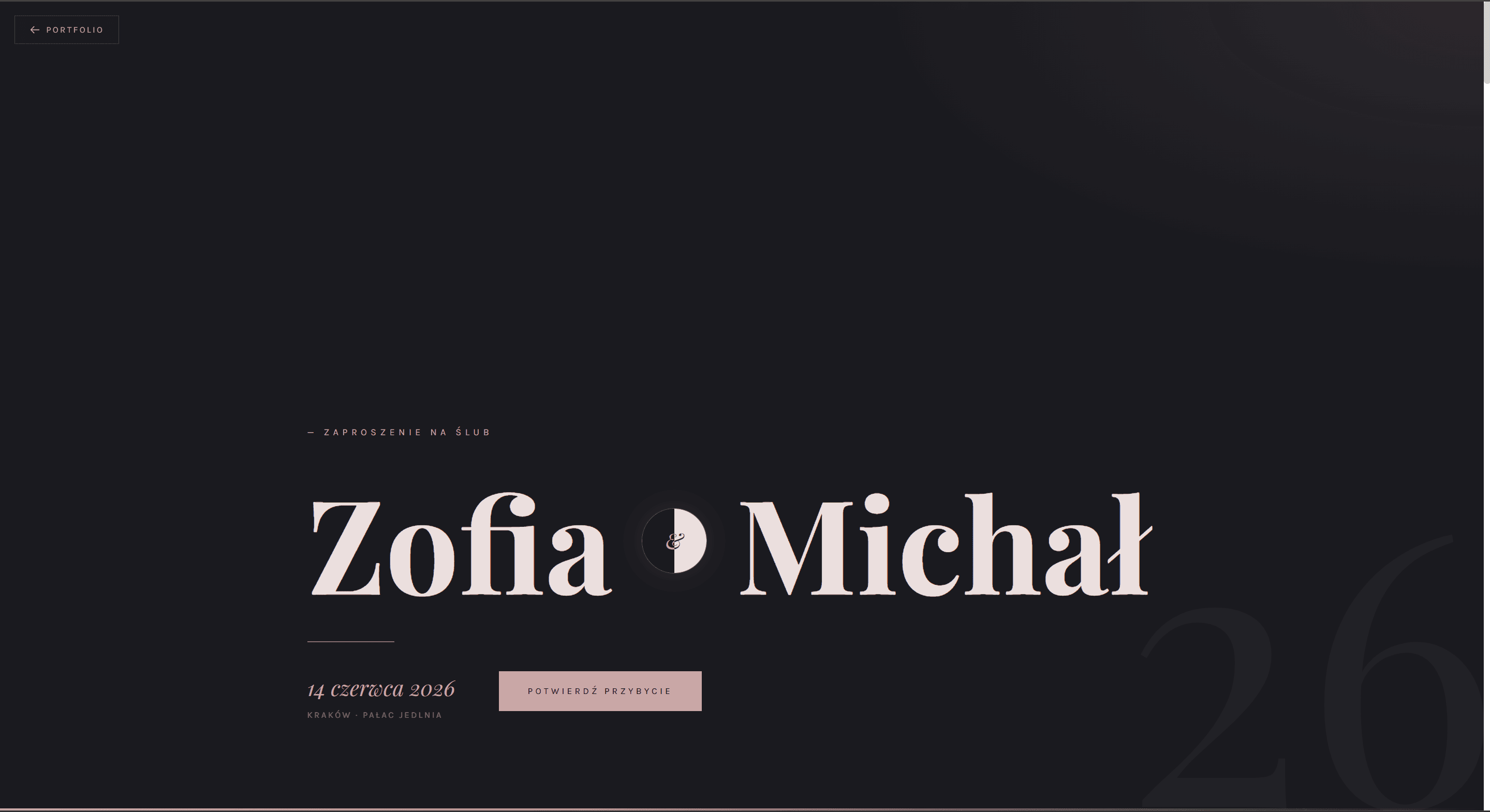 Zaproszenie ślubne online w motywie DustyGold — ciemne tło charcoal z akcentami dusty rose, dark editorial design